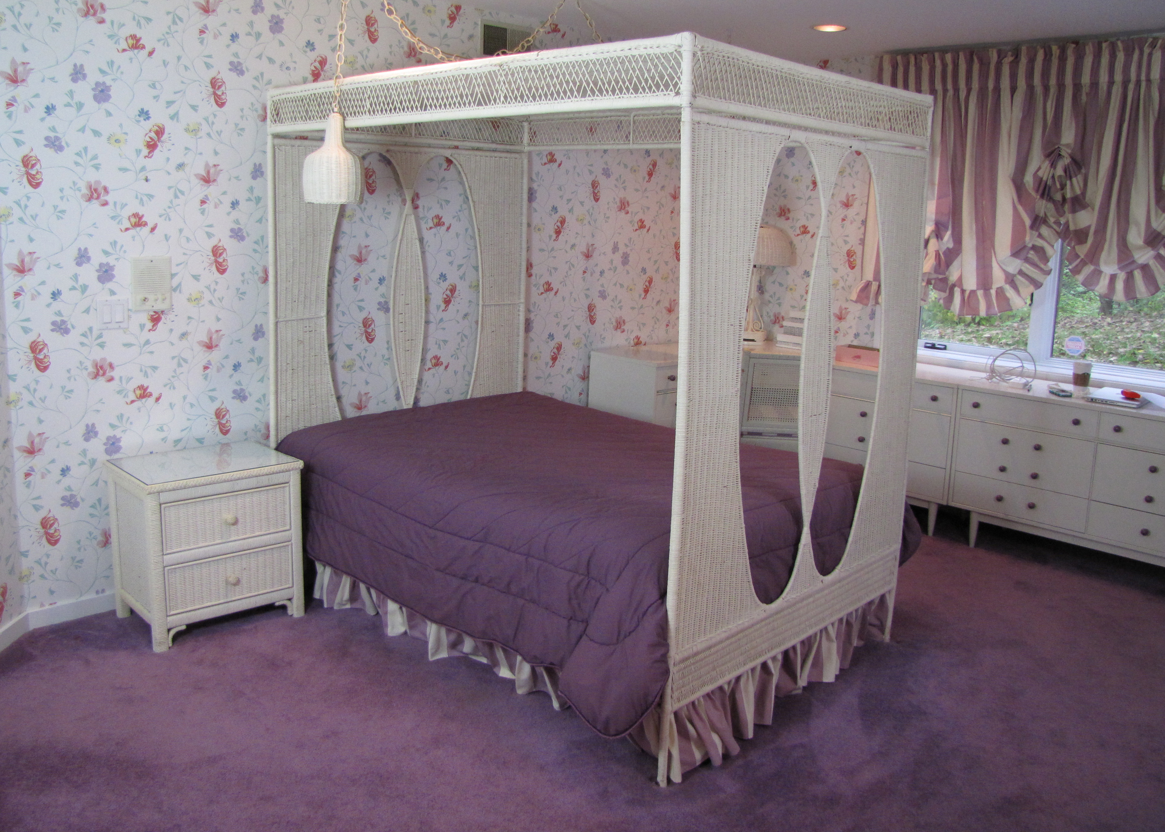 Wicker Canopy Bed