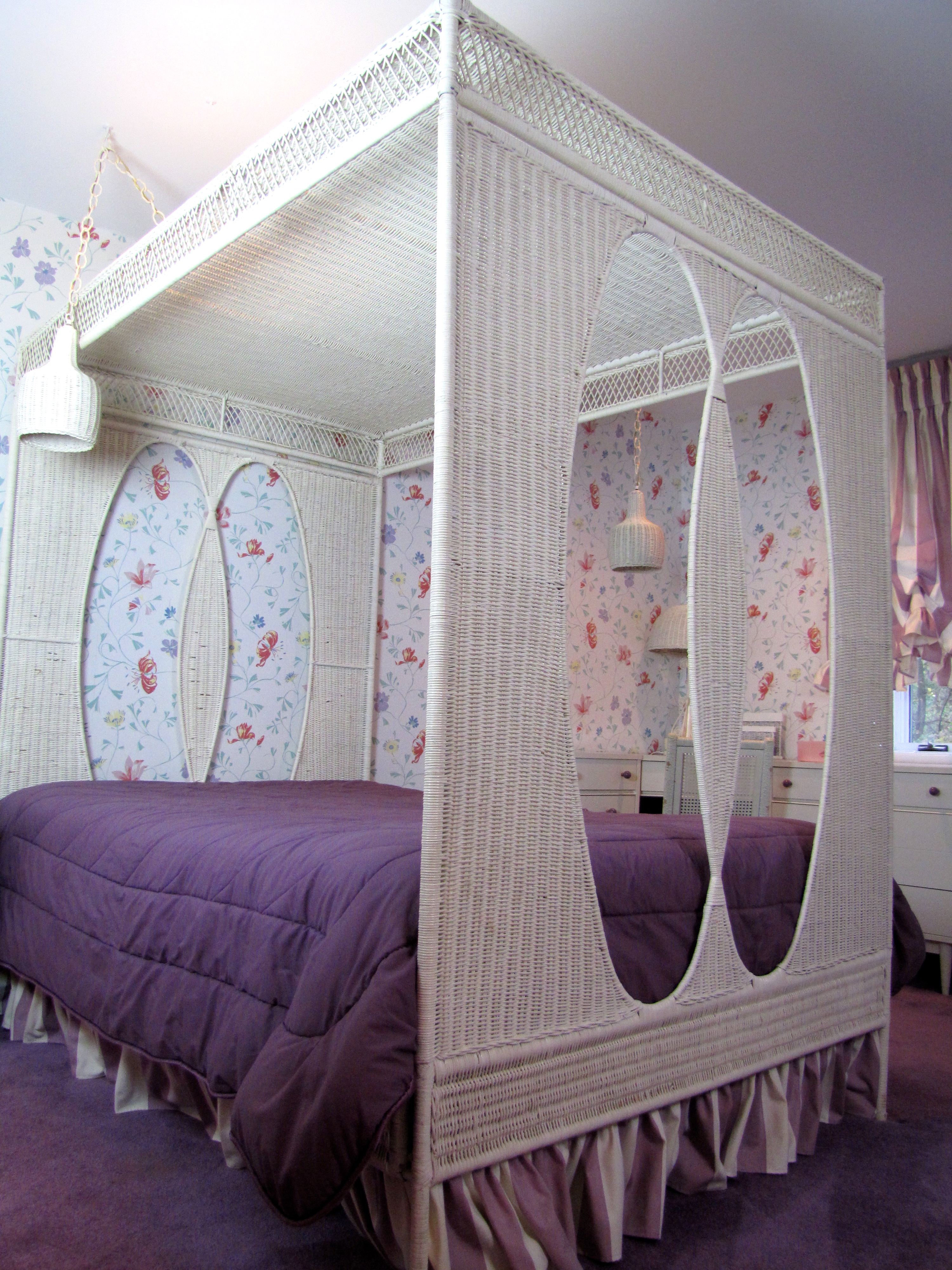 Wicker Canopy Bed