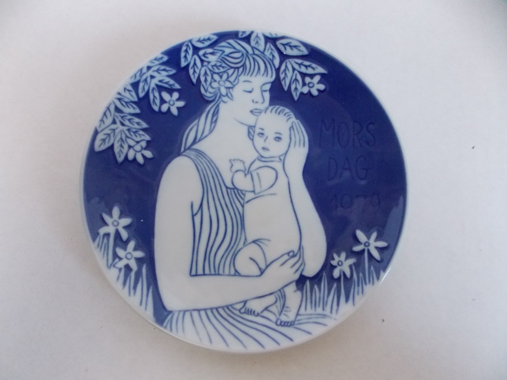 Six Collectible Royal Copenhagen "Children's Christmas" Plates