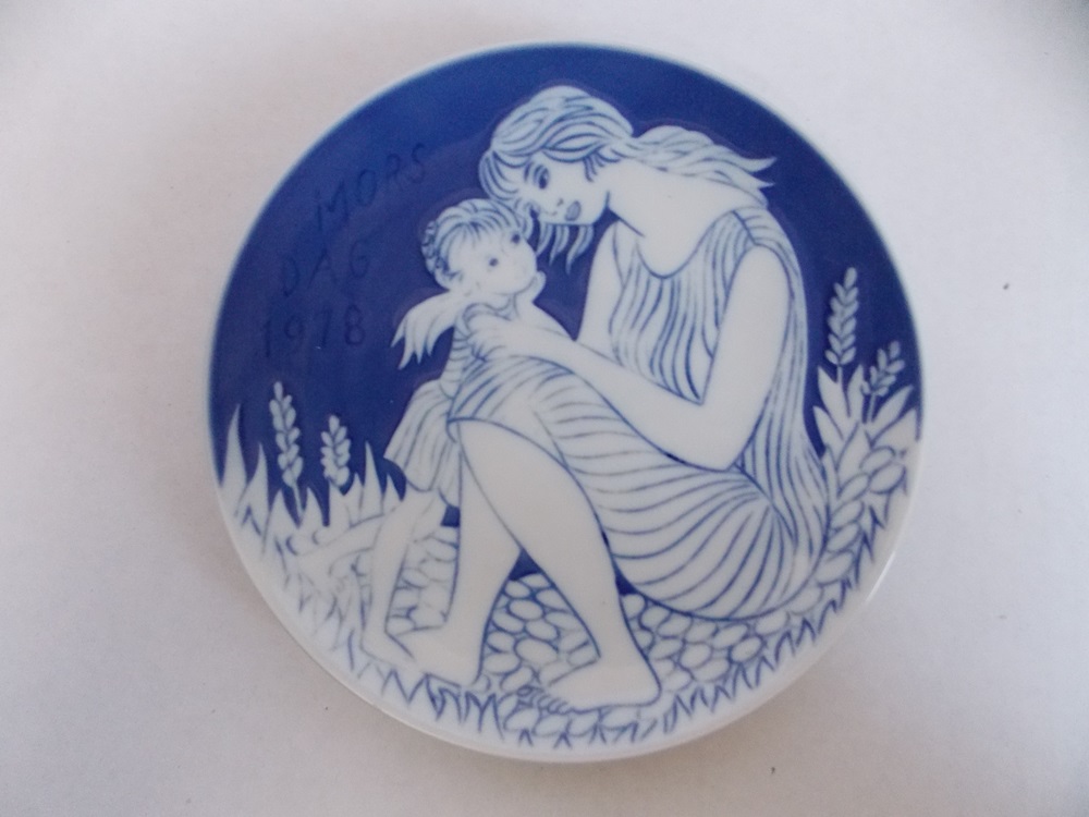 Six Collectible Royal Copenhagen "Children's Christmas" Plates