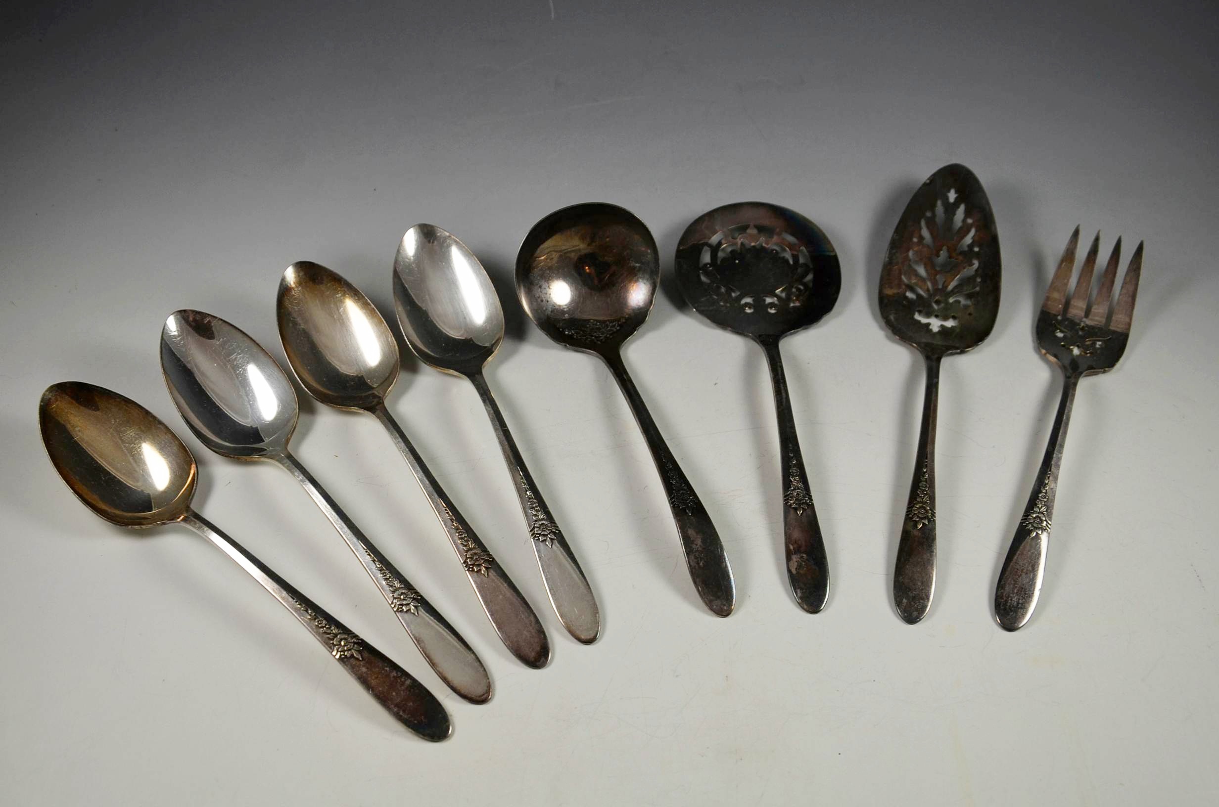 Oneida Tudor Plate 'Fantasy" Flatware Set