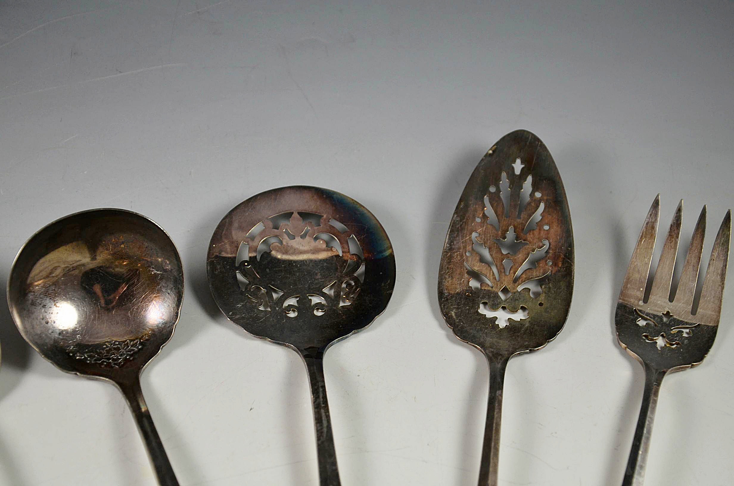 Oneida Tudor Plate 'Fantasy" Flatware Set