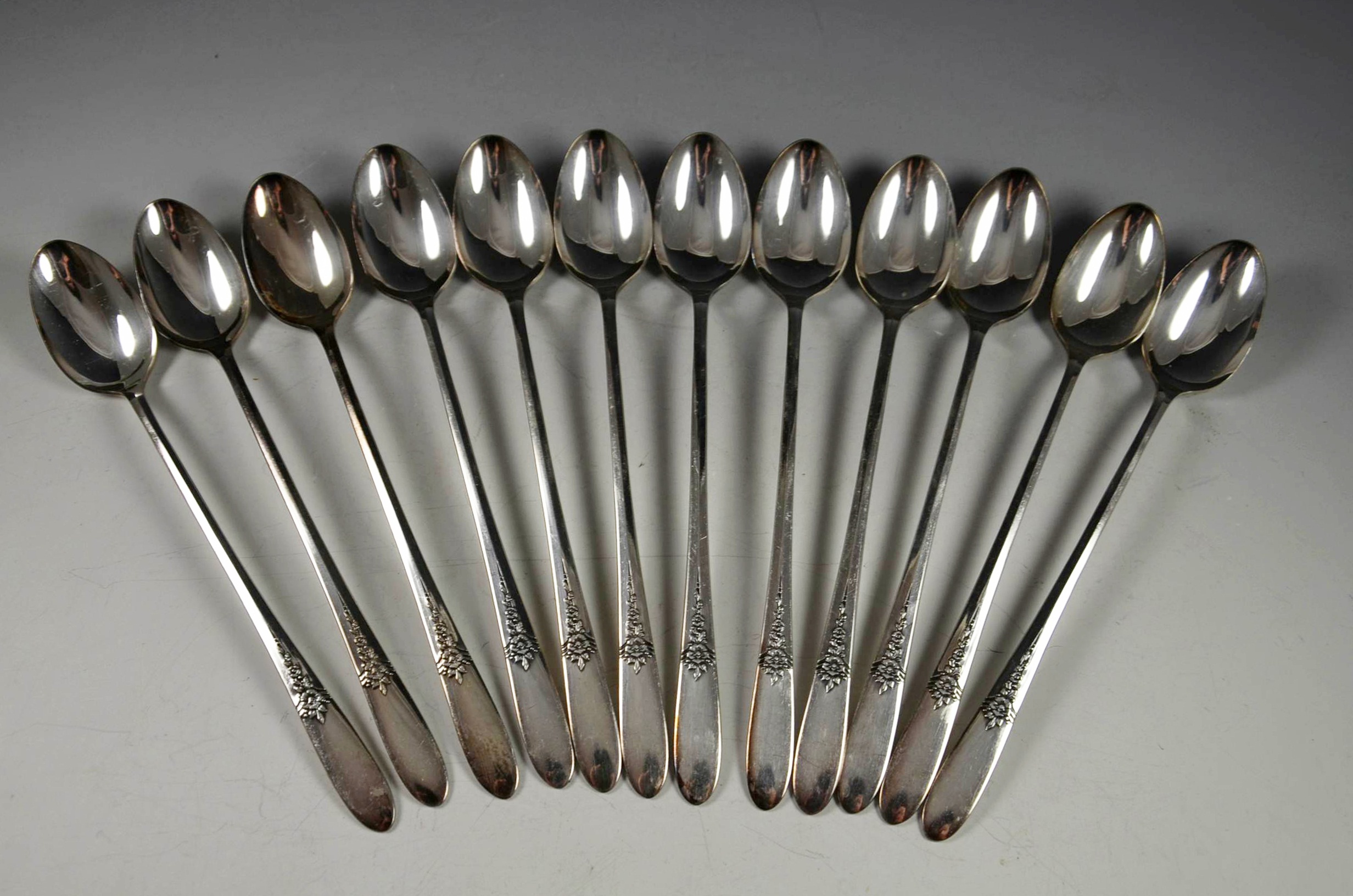 Oneida Tudor Plate 'Fantasy" Flatware Set