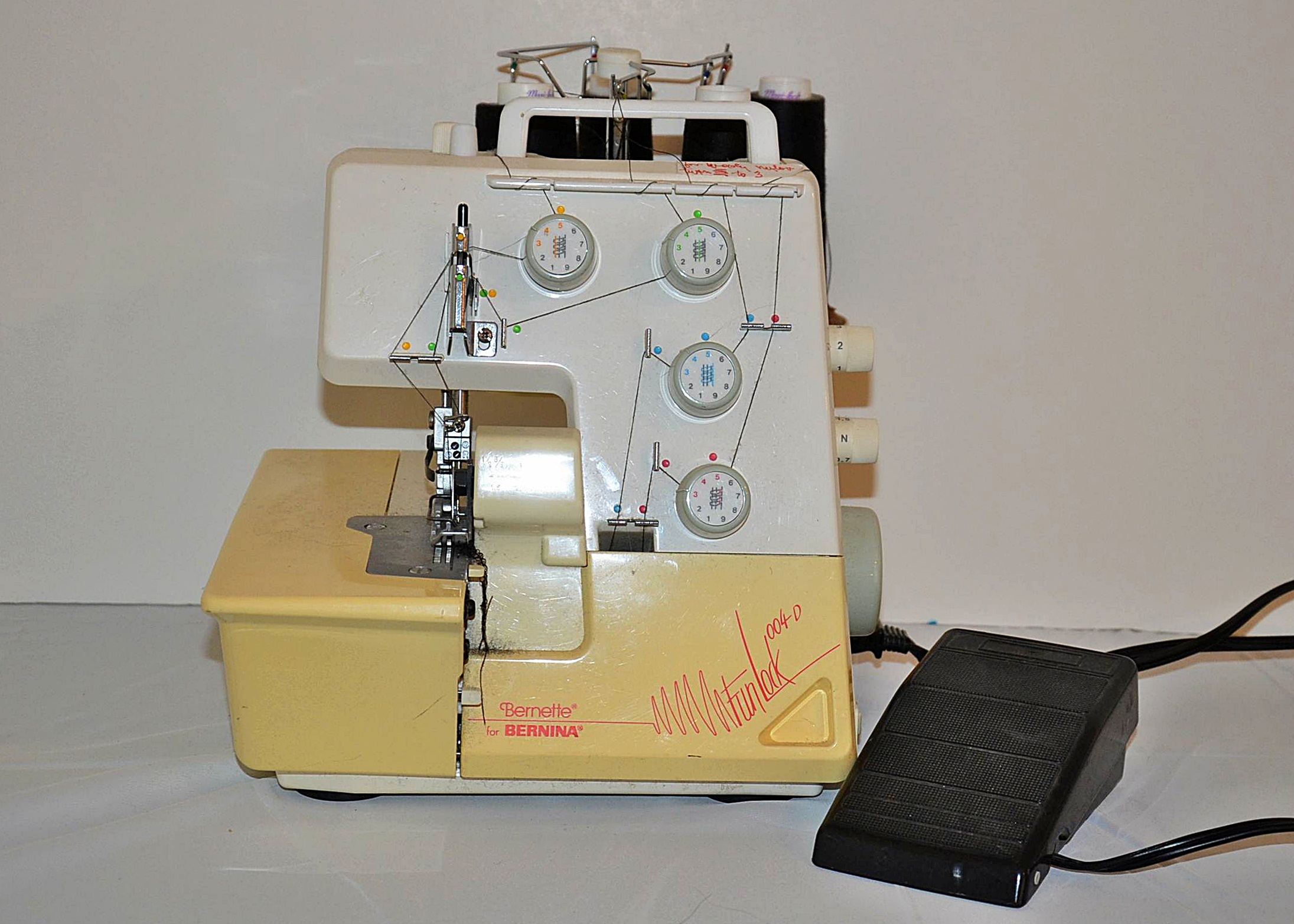 Bernette Bernina Funlock 004-D Serger Machine