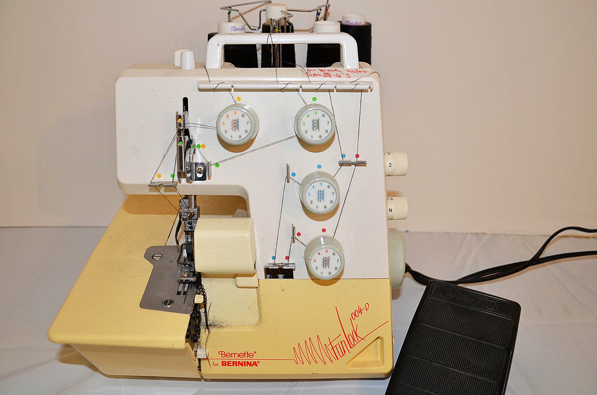 Bernette Bernina Funlock 004-D Serger Machine