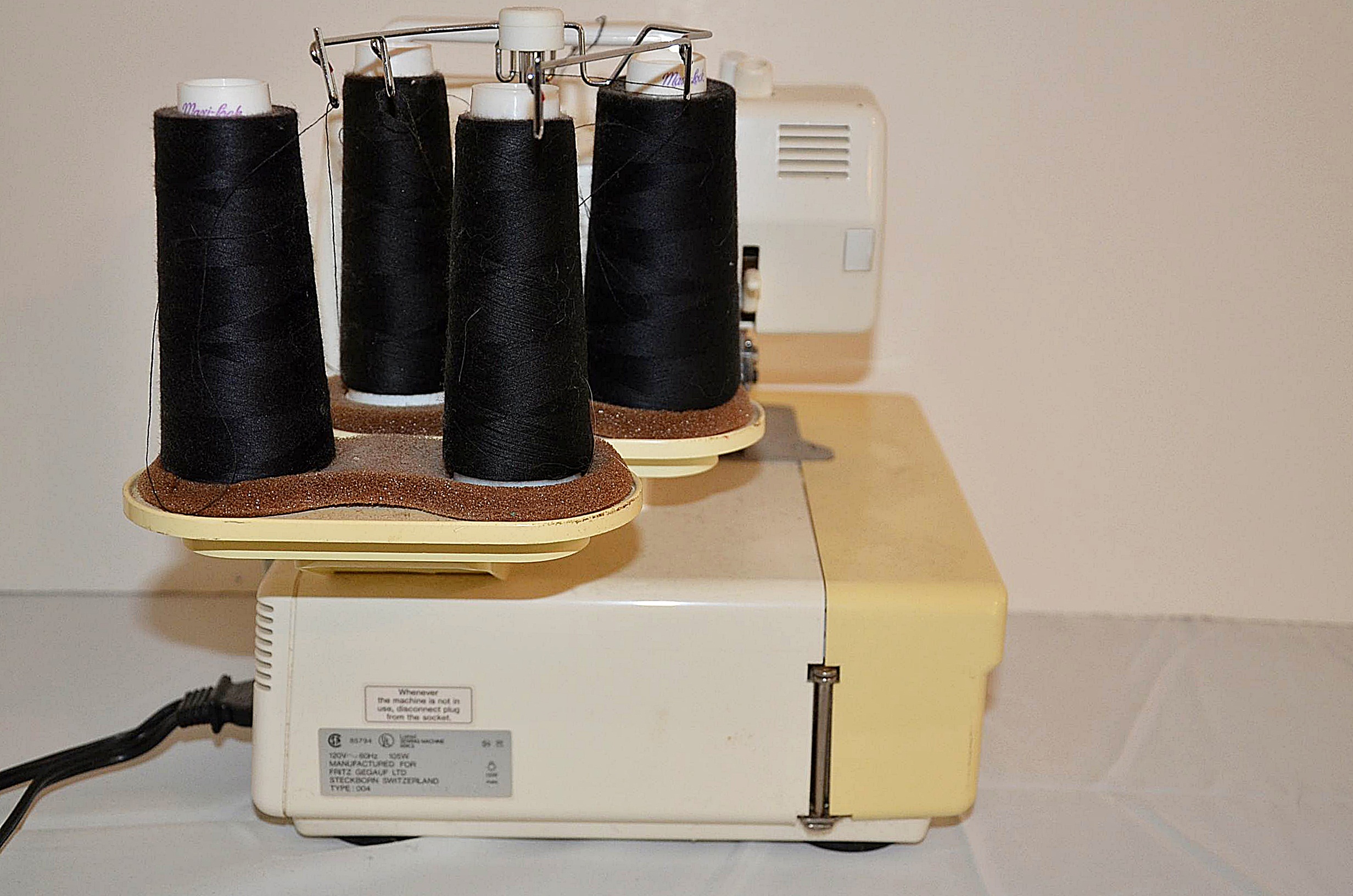 Bernette Bernina Funlock 004-D Serger Machine