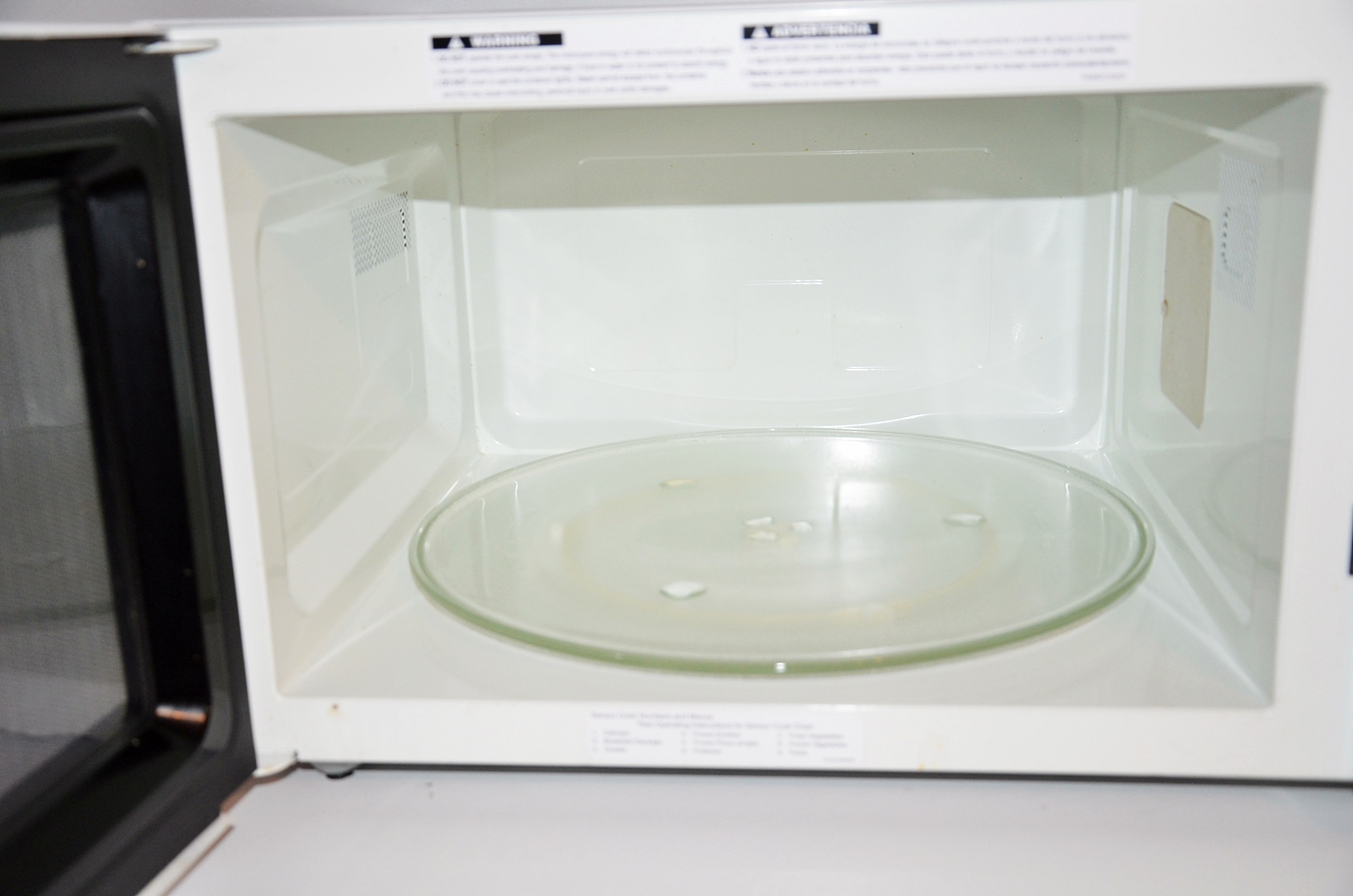 Panasonic Ivory Microwave Oven, Manufactured in 2010