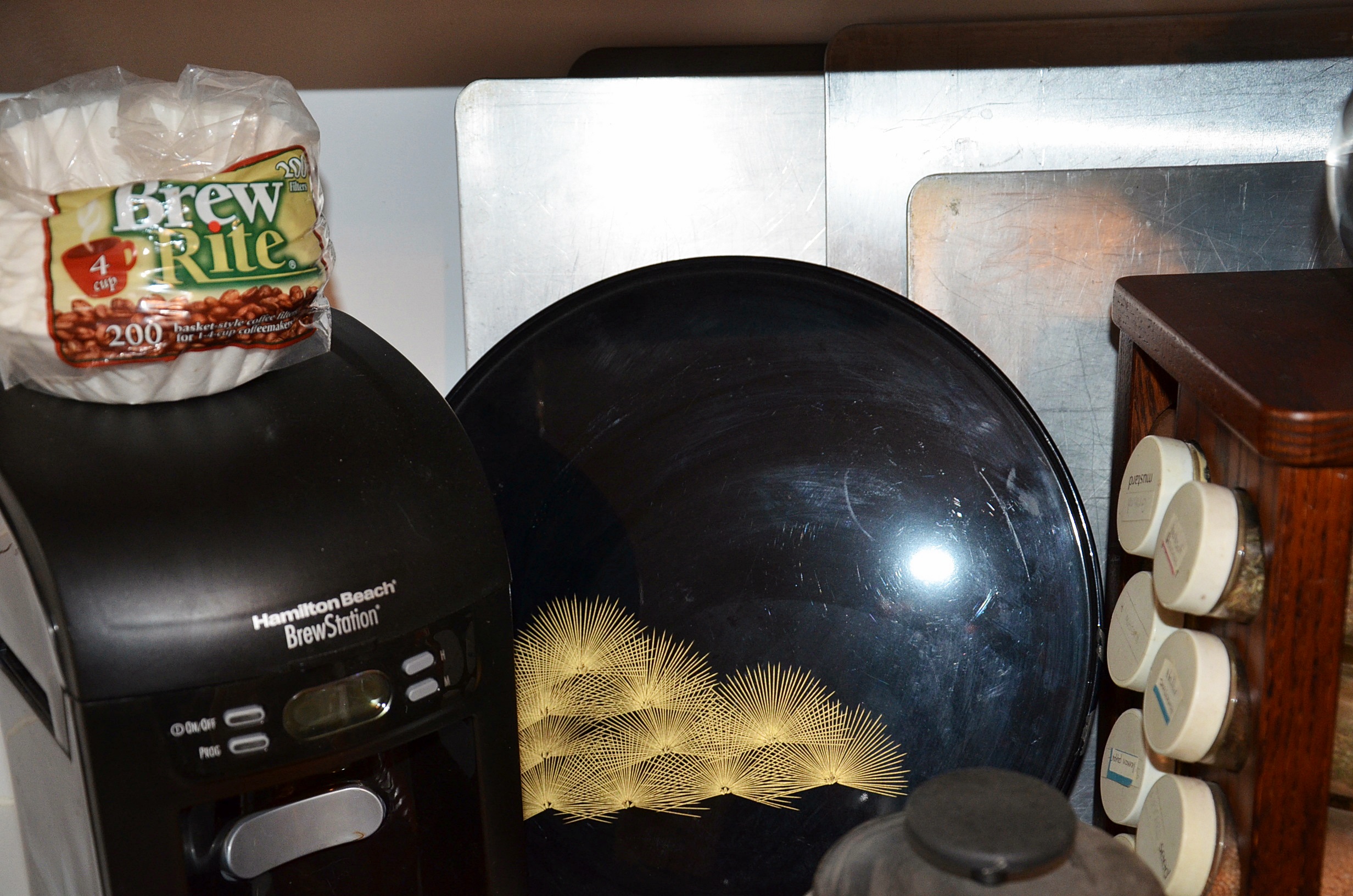 Assortment of Kitchen Items