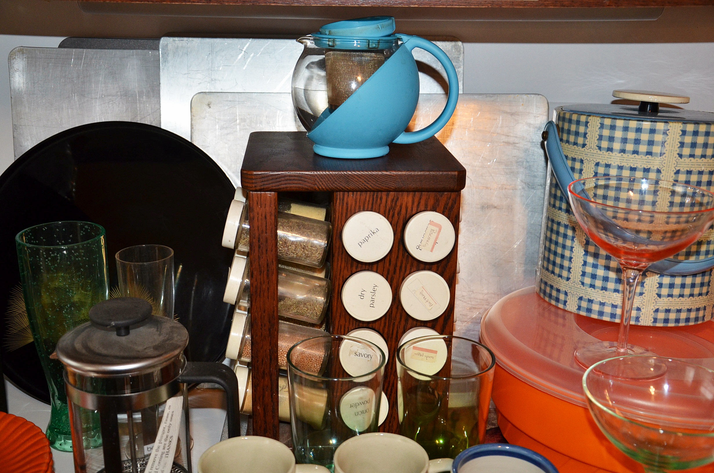 Assortment of Kitchen Items