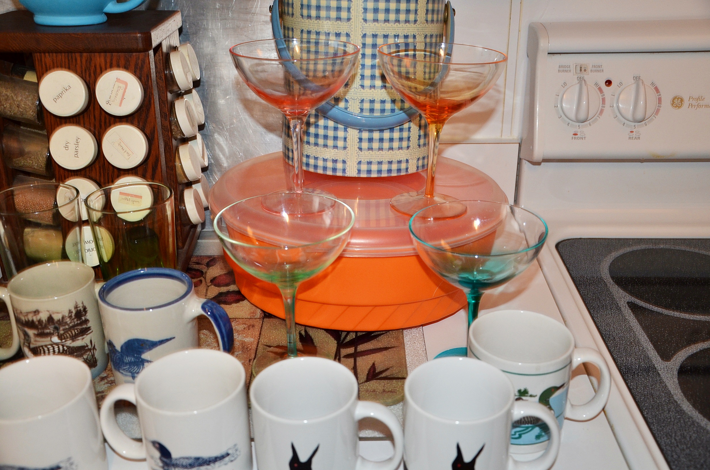 Assortment of Kitchen Items