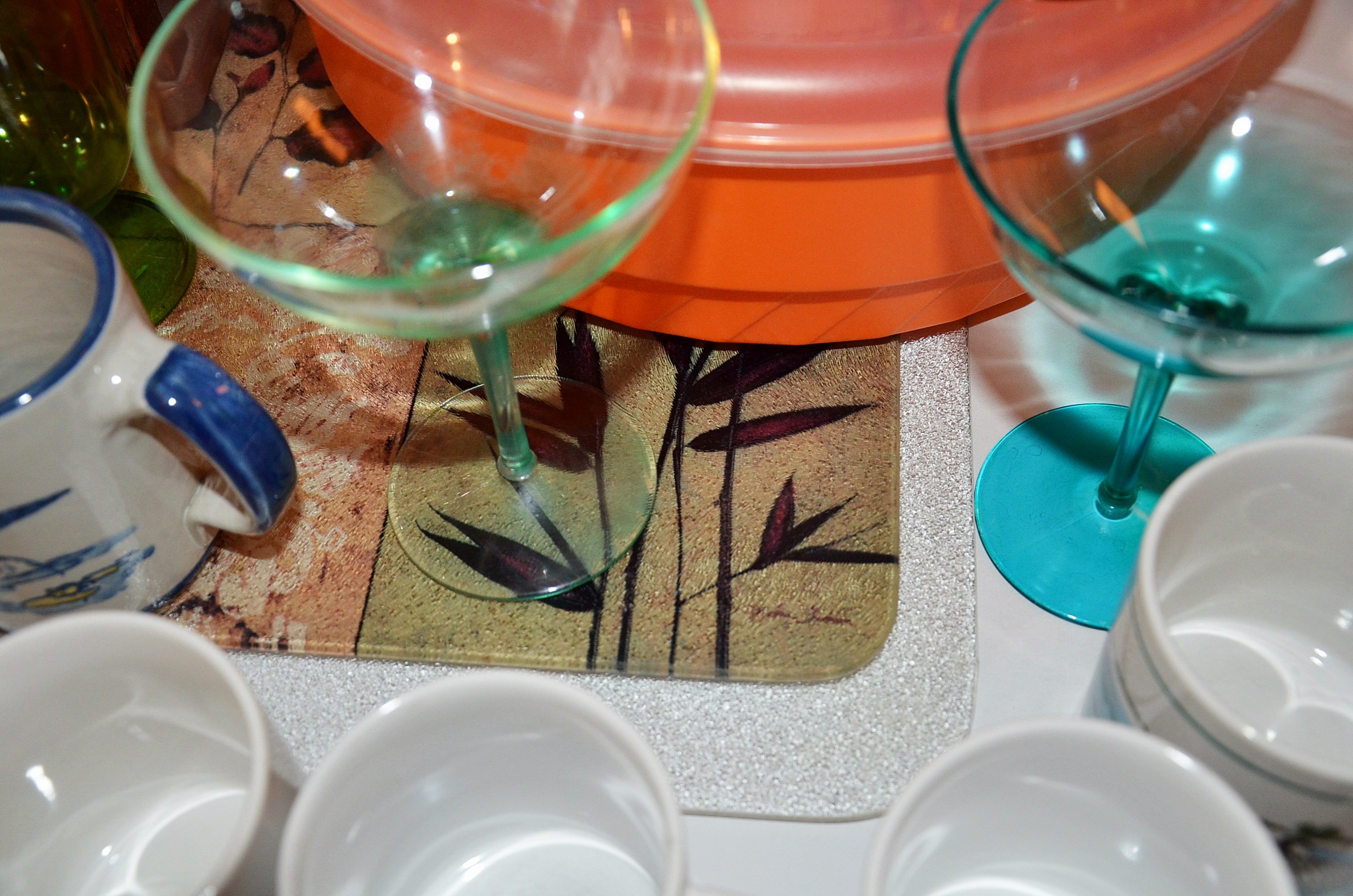 Assortment of Kitchen Items