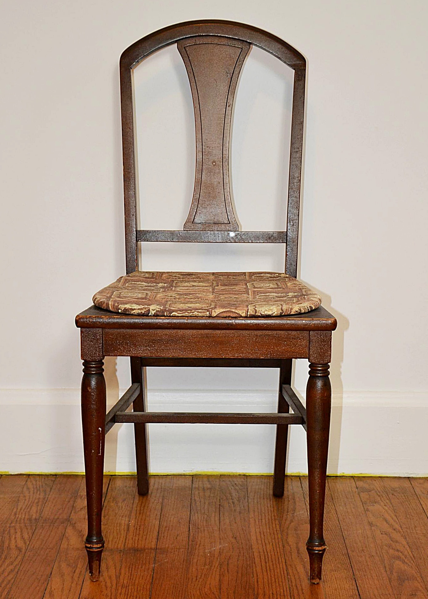 Furniture Pairing, Chair and Table