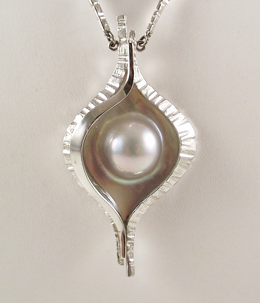 Unique Blister Pearl Necklace