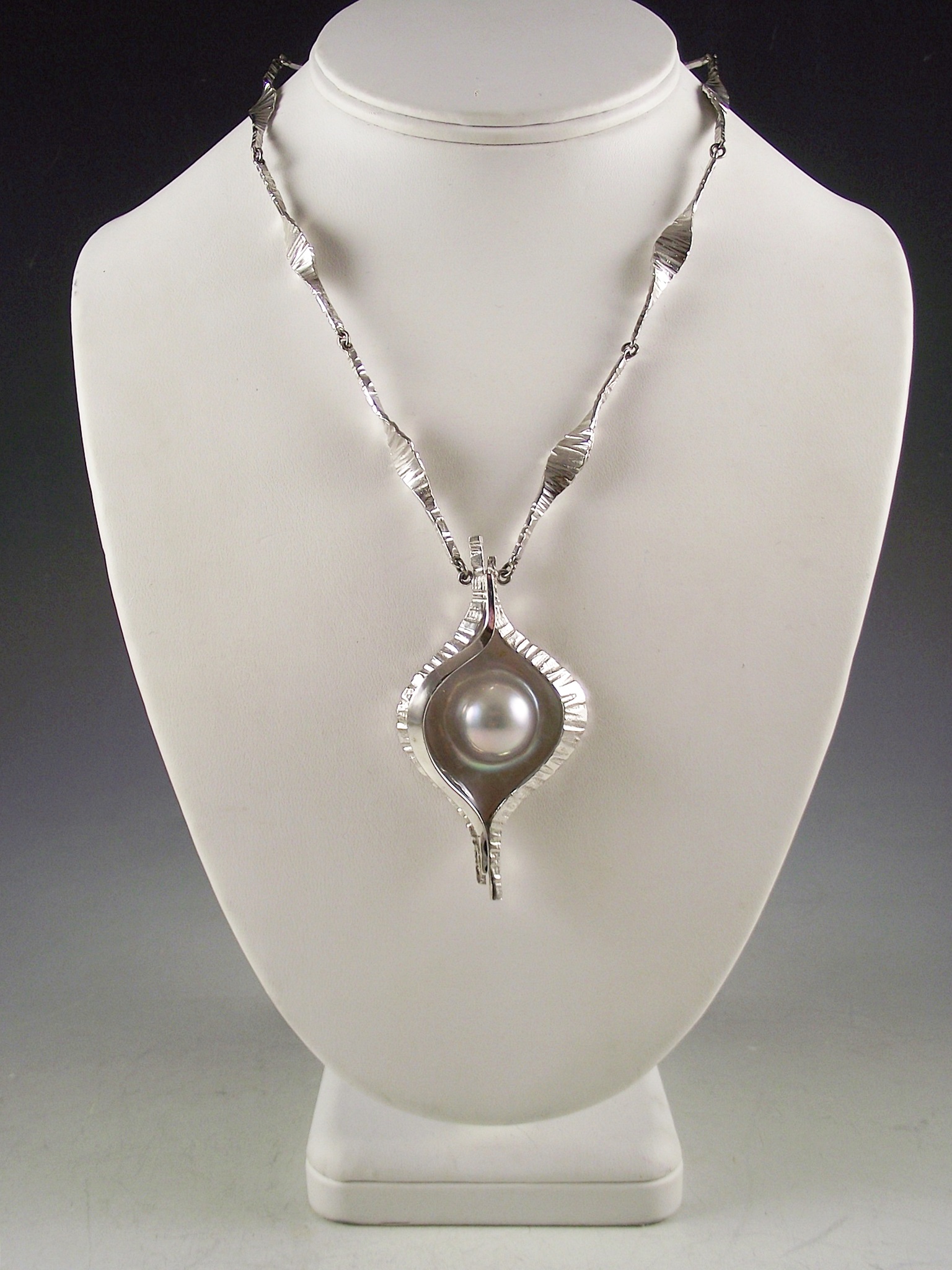 Unique Blister Pearl Necklace