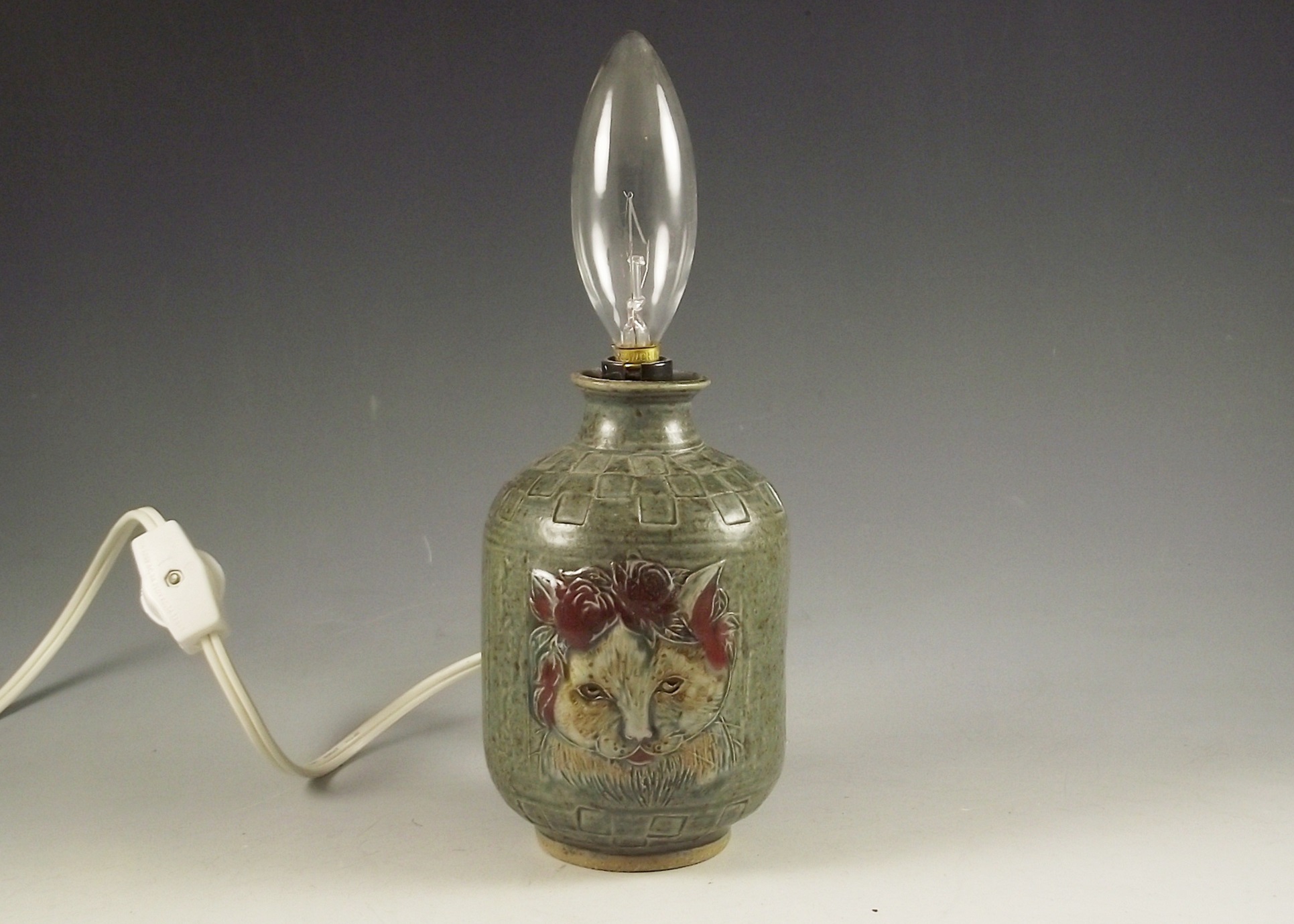 Signed Pottery Accent Light Featuring the Face of a Cat