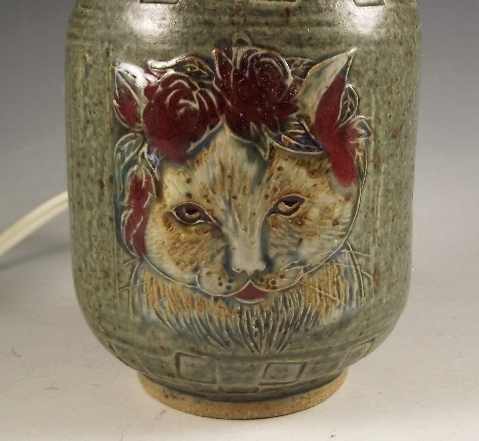 Signed Pottery Accent Light Featuring the Face of a Cat