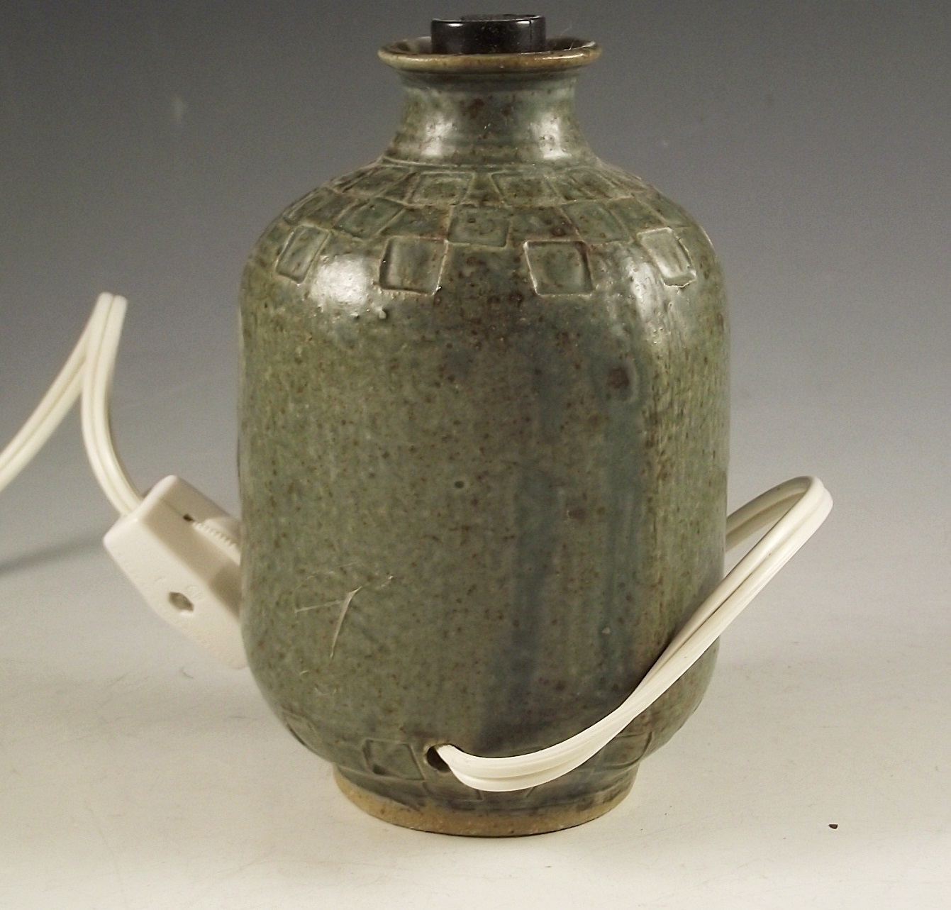 Signed Pottery Accent Light Featuring the Face of a Cat