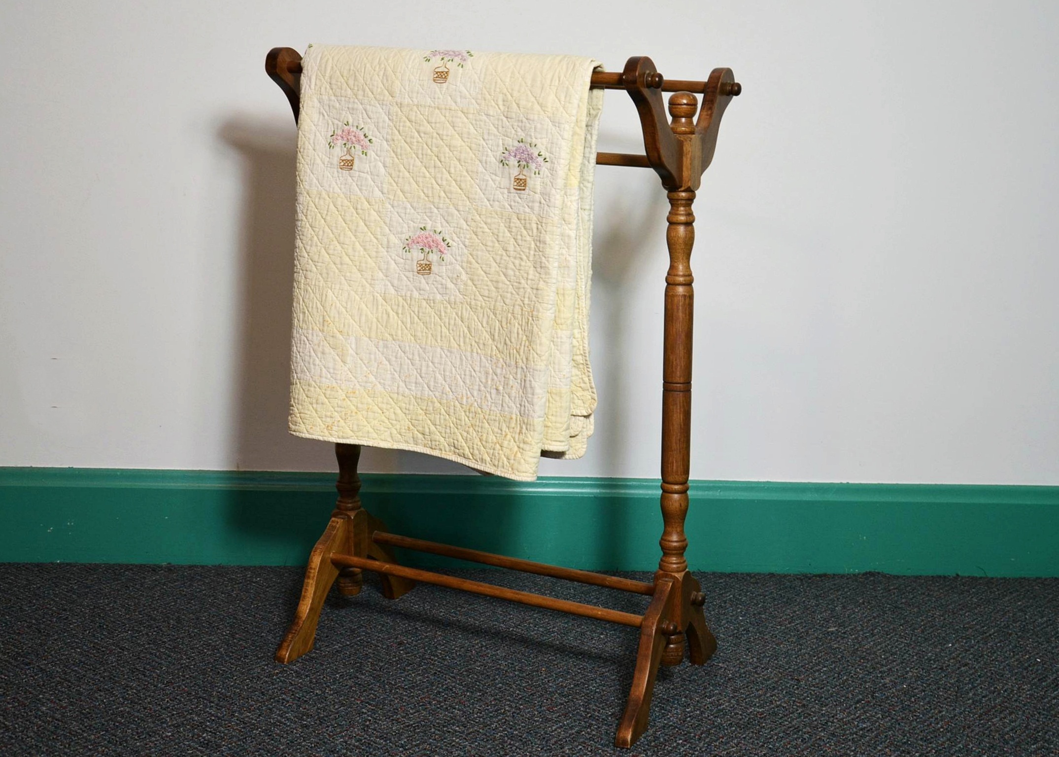 Embroidered Quilt and Blanket Stand 