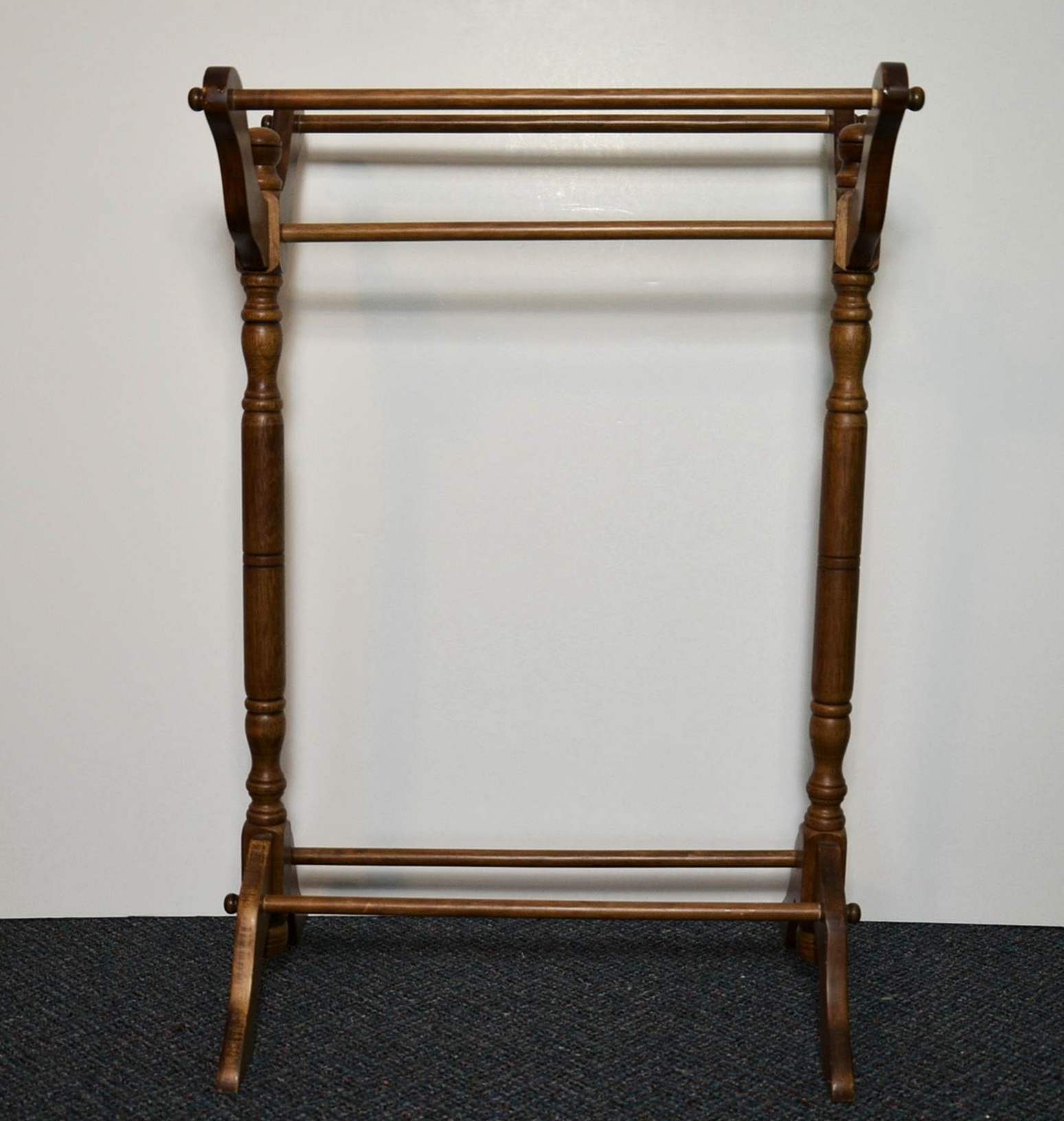 Embroidered Quilt and Blanket Stand 