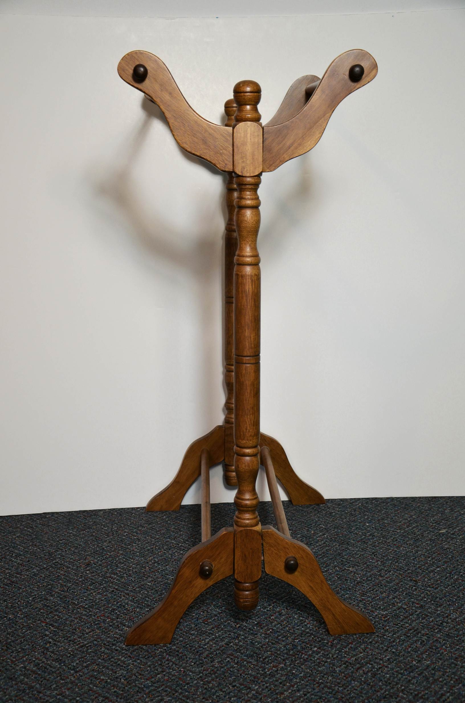 Embroidered Quilt and Blanket Stand 