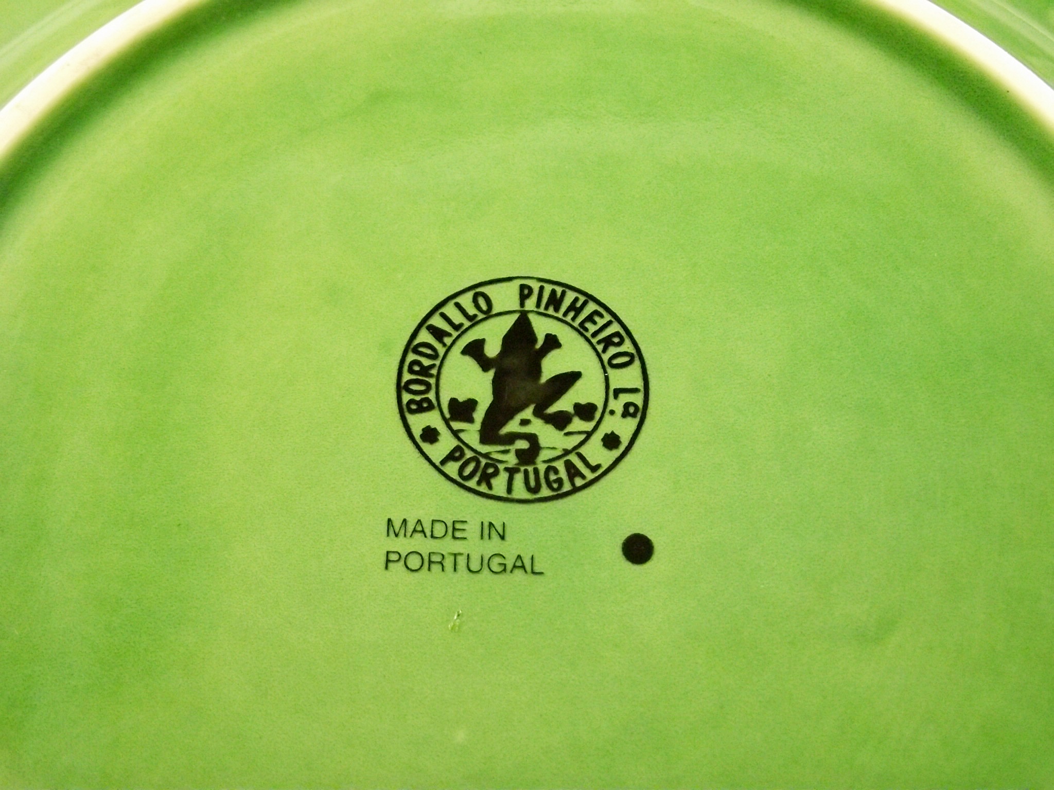 Set of Six Bordallo Pinheiro Portugal Green Plates, Frog on Lily Pad