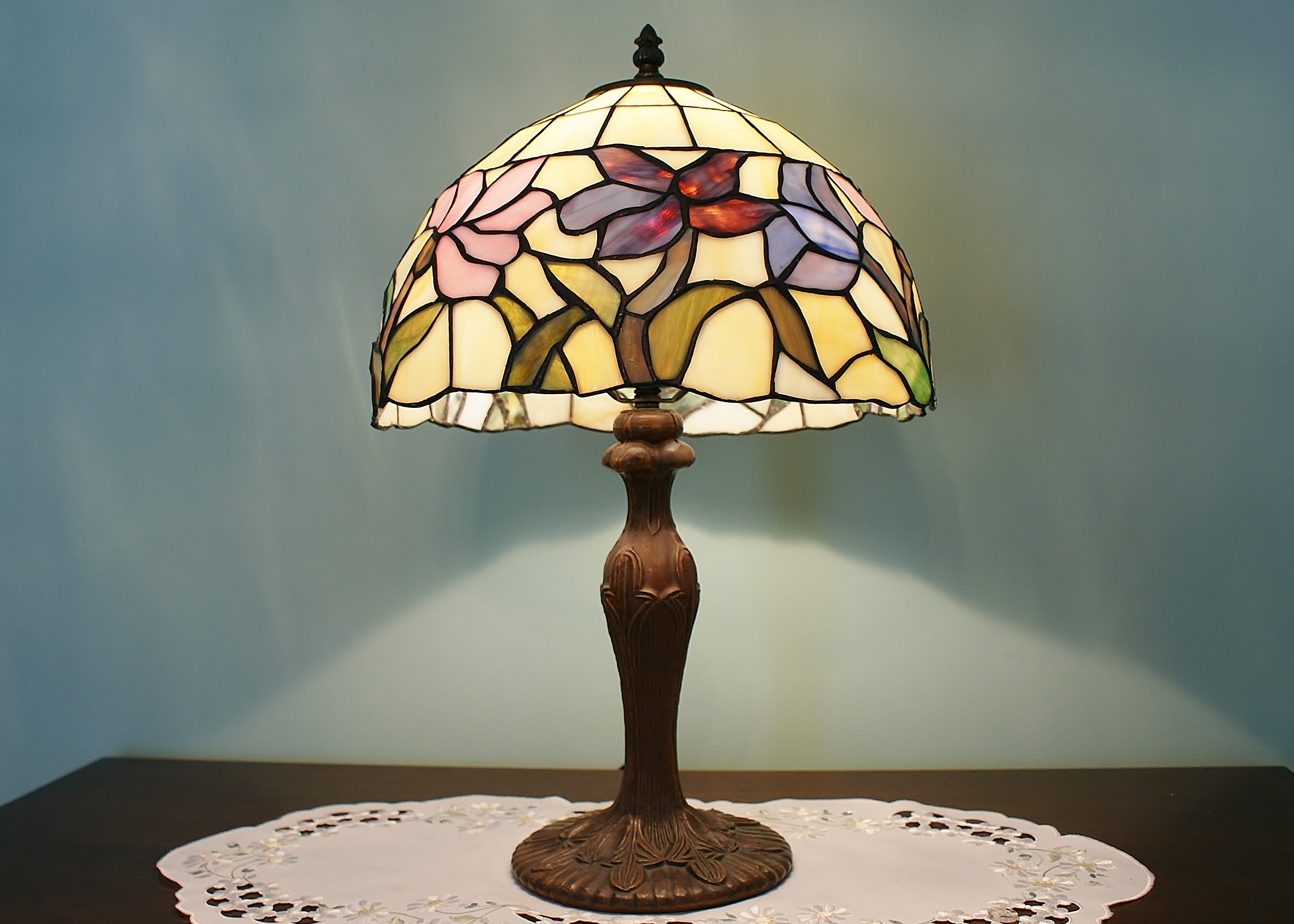 Tiffany Style Stained Glass Table Lamp