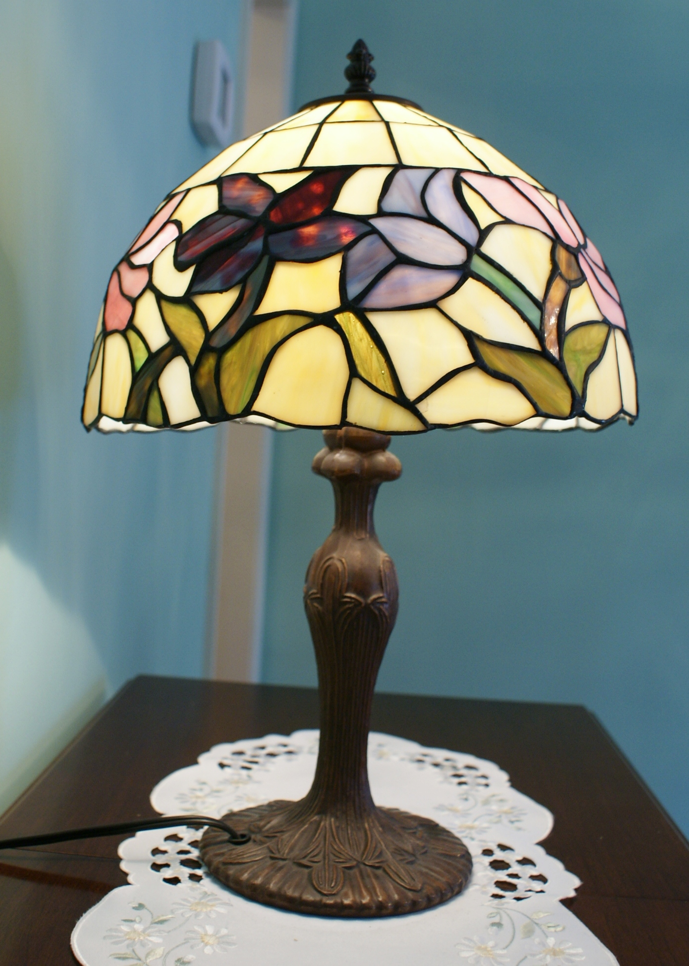 Tiffany Style Stained Glass Table Lamp