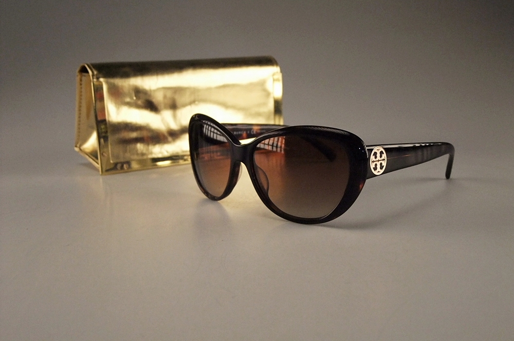 Tory Burch Sunglasses in Tortoise with Original Case