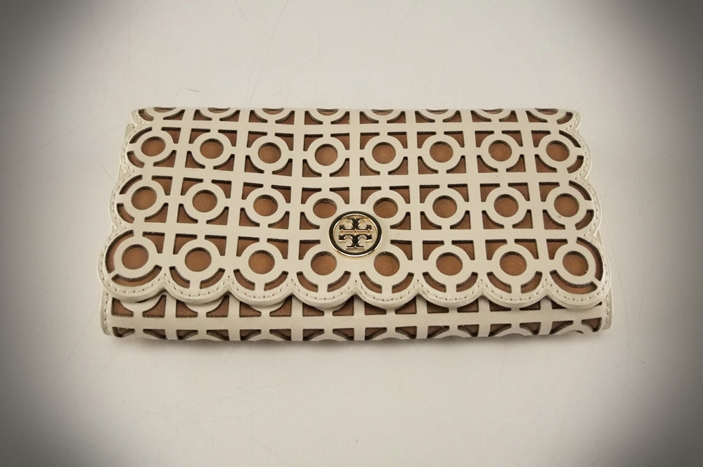 Tory Burch Kelsey Lattice Cut-Out leather Clutch Wallet in Bleach Aged Vachetta 