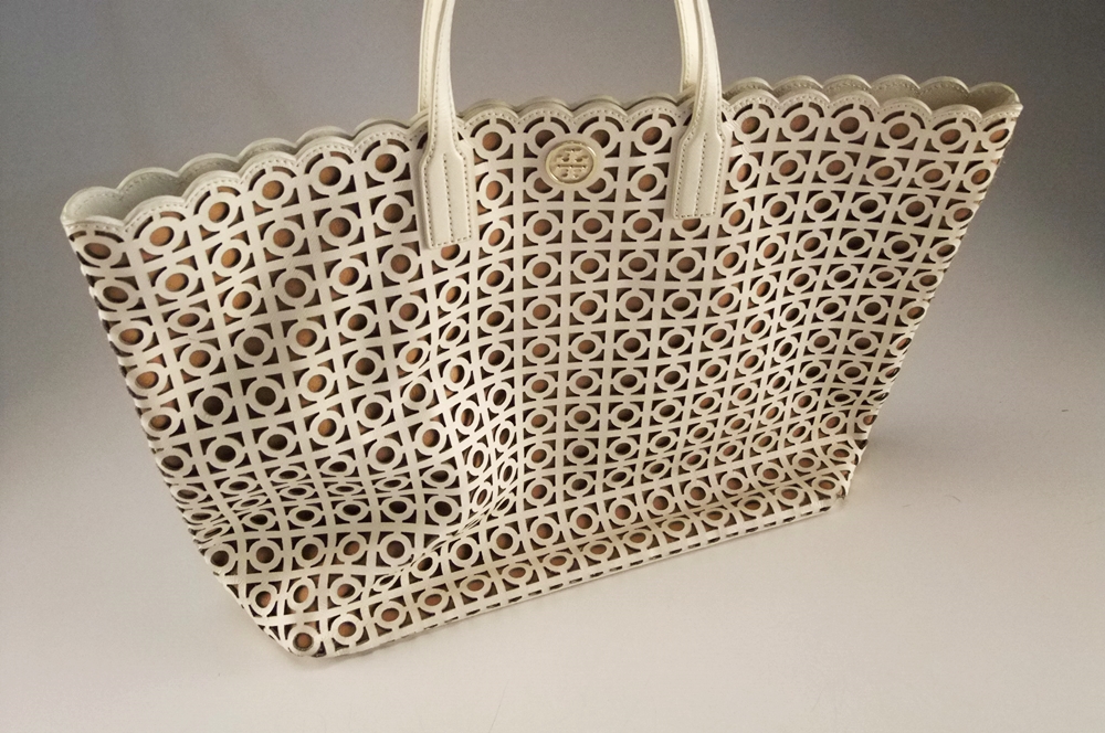 Tory Burch Kelsey Lattice Cut-Out Leather Shoulderbag in Bleach Aged Vachetta 