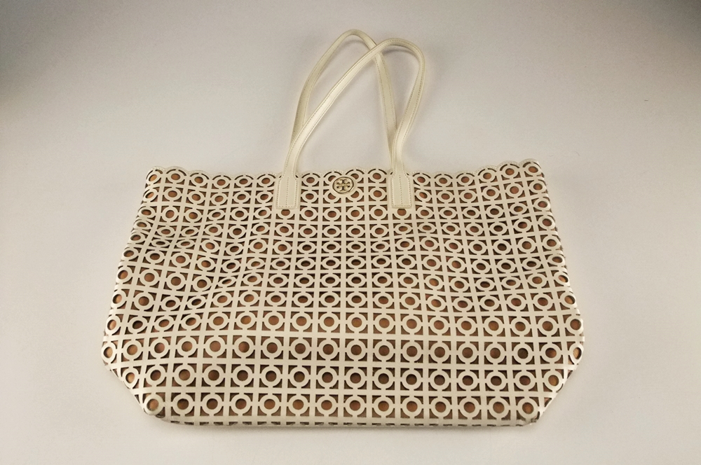 Tory Burch Kelsey Lattice Cut-Out Leather Shoulderbag in Bleach Aged Vachetta 