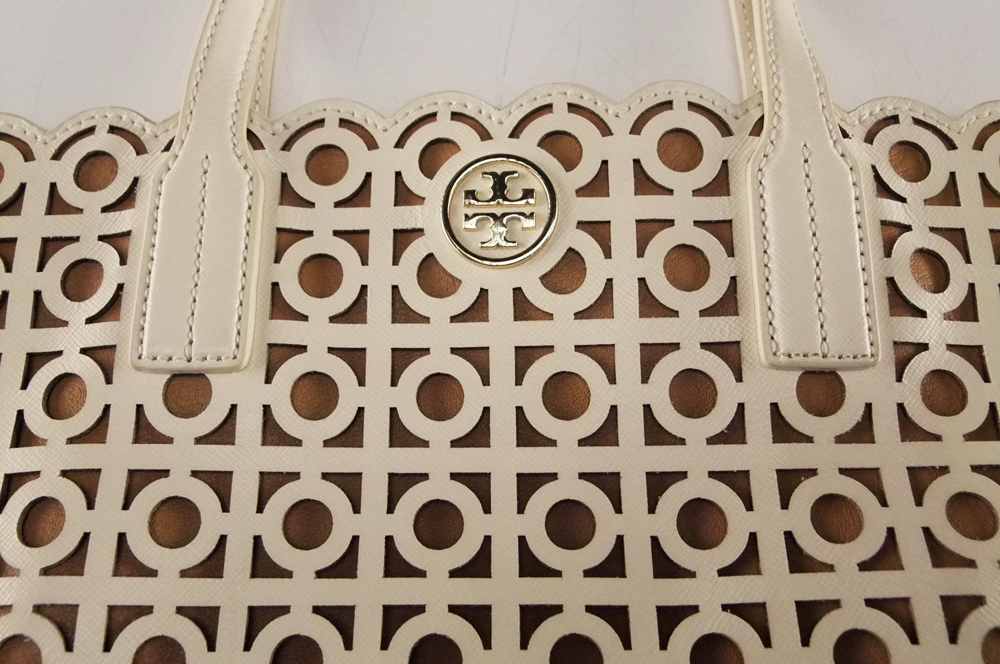 Tory Burch Kelsey Lattice Cut-Out Leather Shoulderbag in Bleach Aged Vachetta 