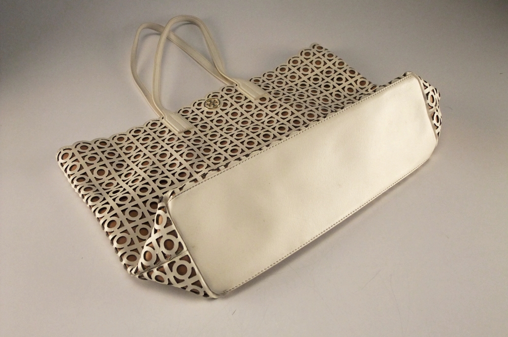 Tory Burch Kelsey Lattice Cut-Out Leather Shoulderbag in Bleach Aged Vachetta 