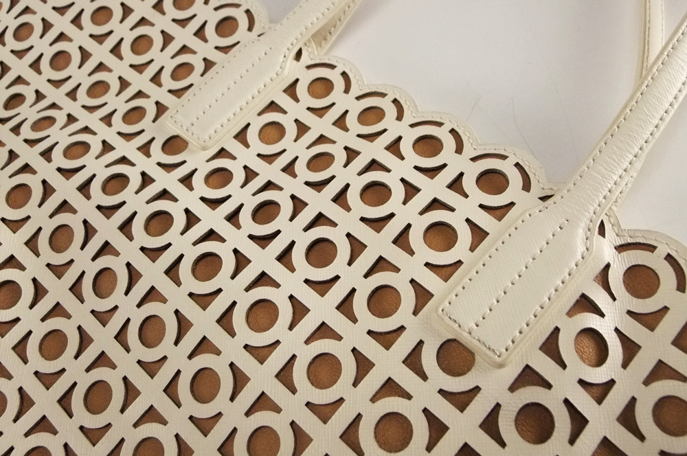 Tory Burch Kelsey Lattice Cut-Out Leather Shoulderbag in Bleach Aged Vachetta 