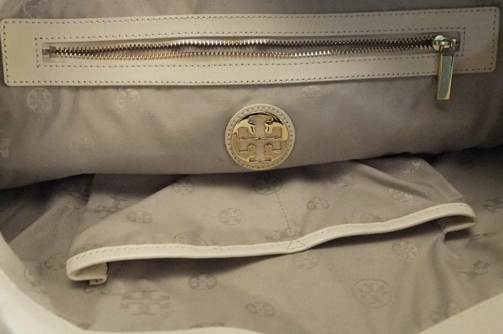 Tory Burch Kelsey Lattice Cut-Out Leather Shoulderbag in Bleach Aged Vachetta 