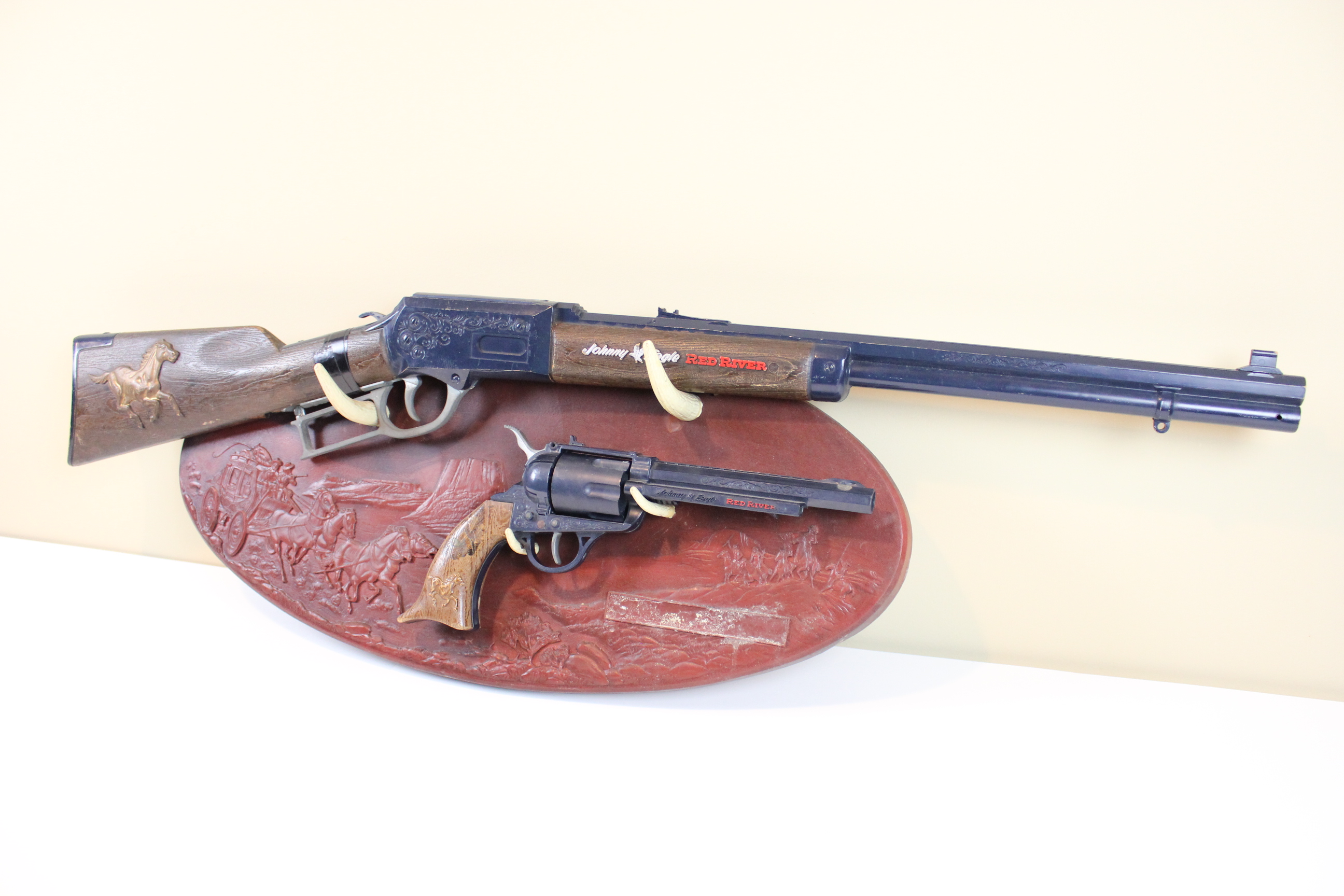 1960s Topper Toys Johnny Eagle Red River Toy Gun Set with Plaque 