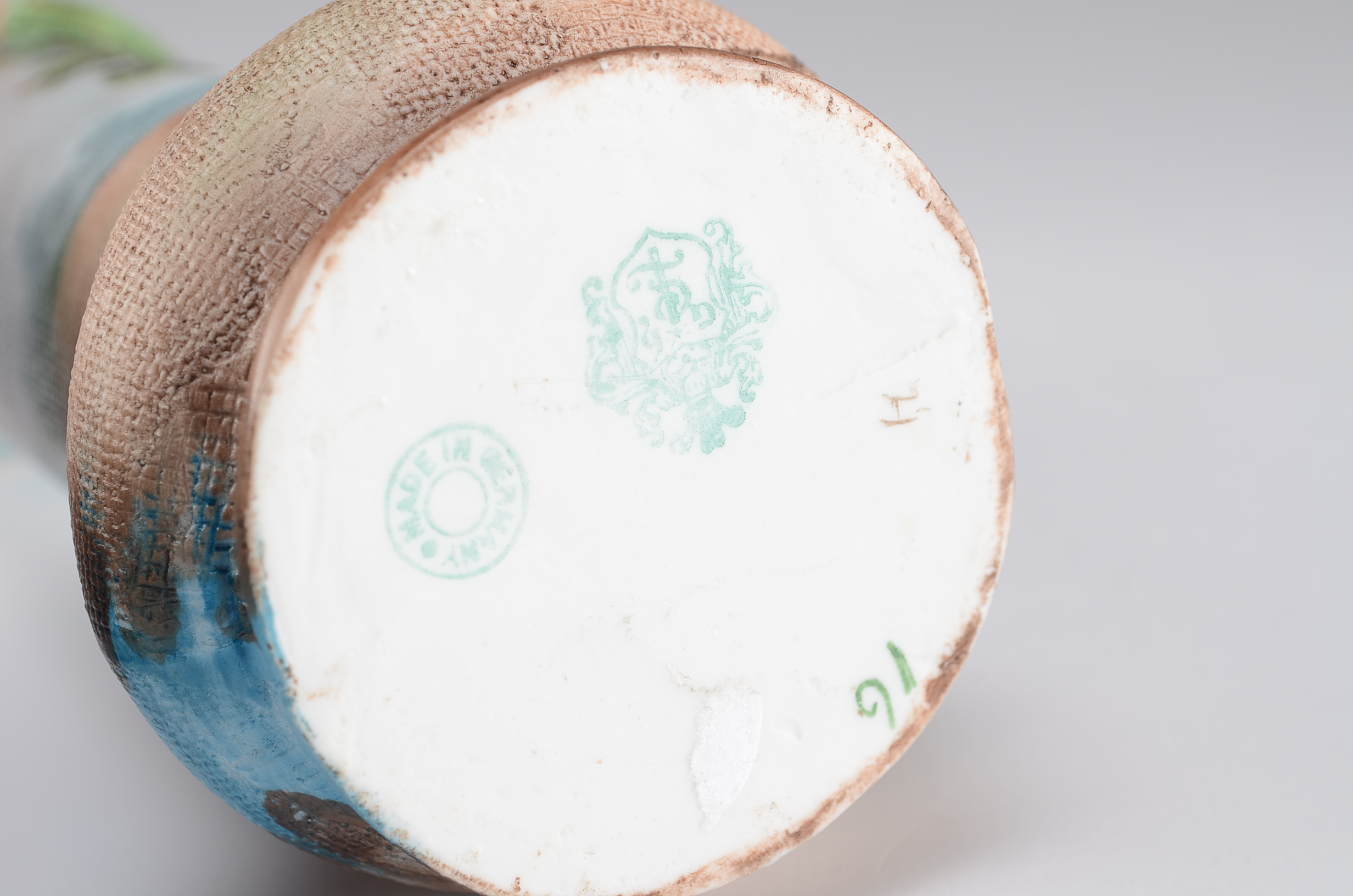 Circa 1907-1919 Heubach Tapestry Vase