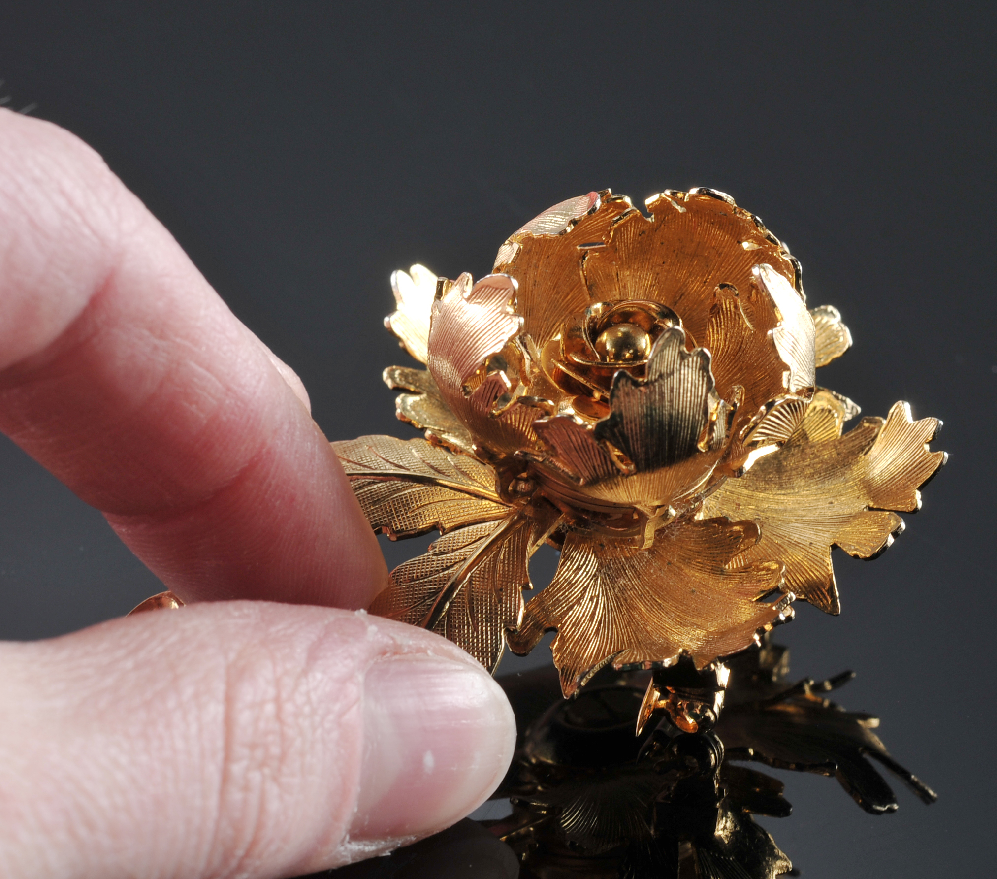 Vintage Warner Mechanical Open and Close Flower Brooch