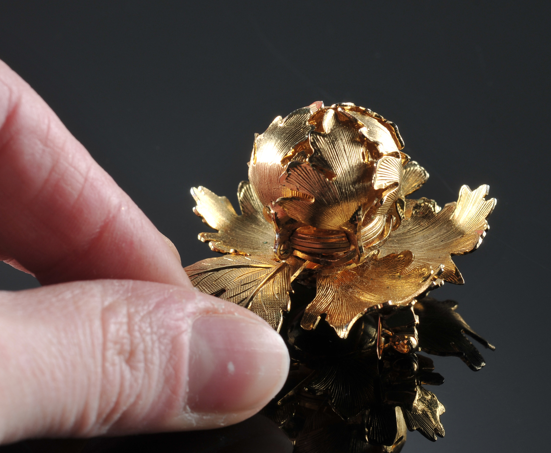 Vintage Warner Mechanical Open and Close Flower Brooch