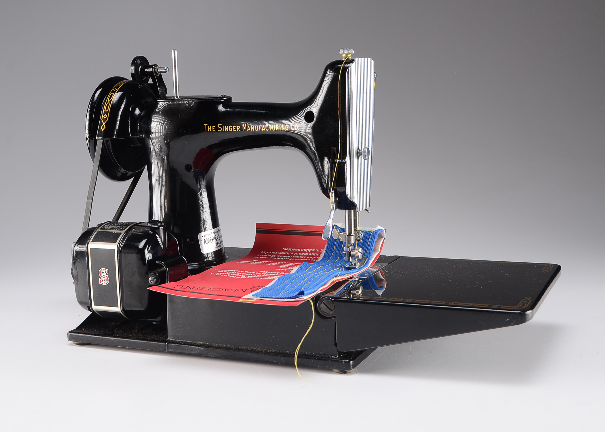 1957 Singer Featherweight Sewing Machine with Case