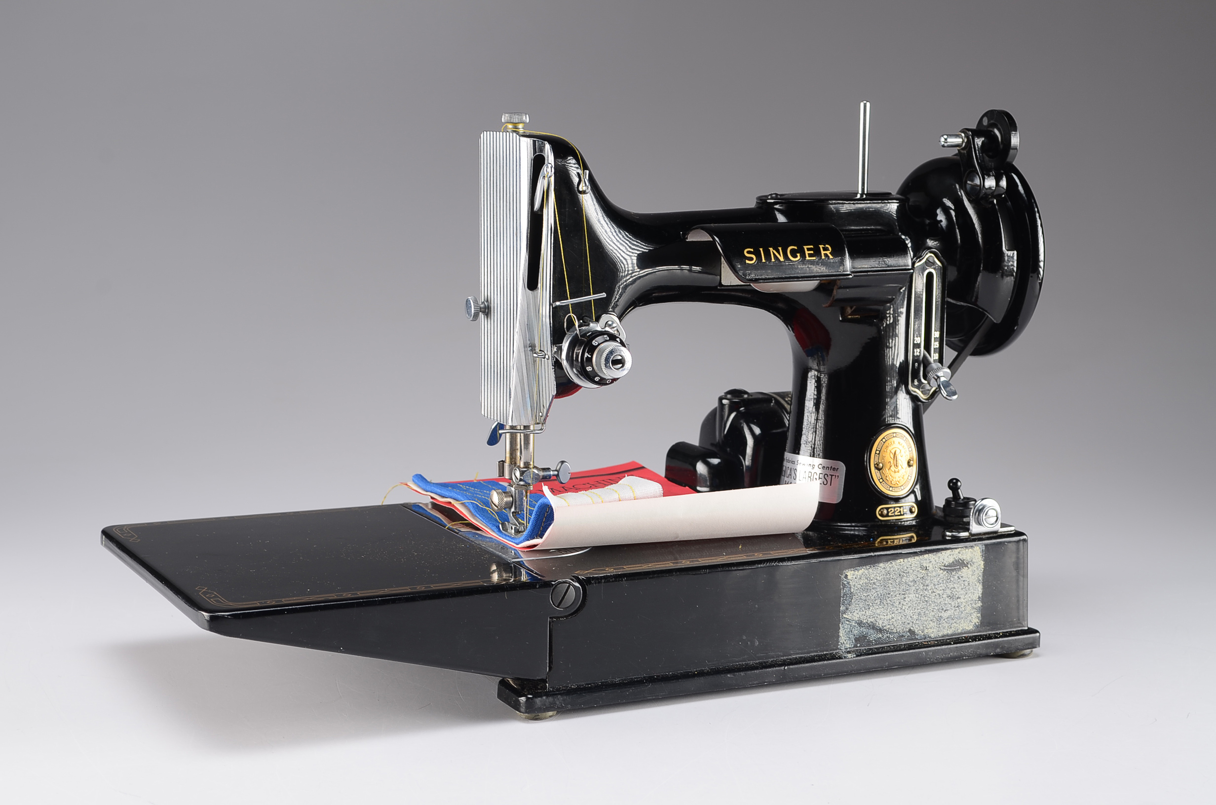 1957 Singer Featherweight Sewing Machine with Case