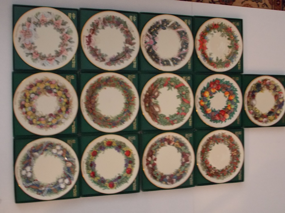 Lenox Colonial Christmas Wreath Plates