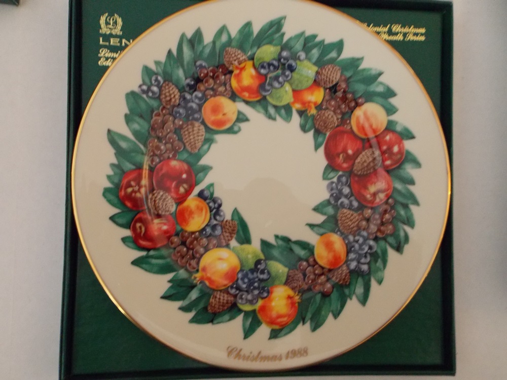 Lenox Colonial Christmas Wreath Plates
