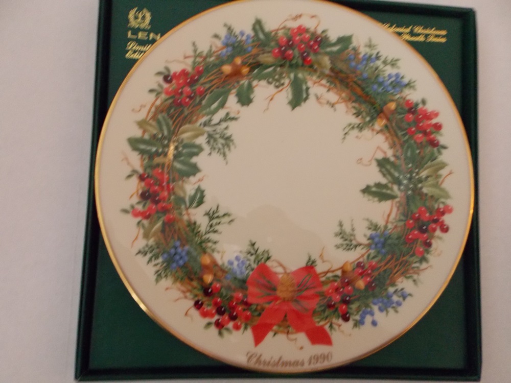 Lenox Colonial Christmas Wreath Plates