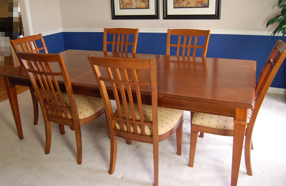Thomasville Cherry Finish Dining Room Table and Chairs