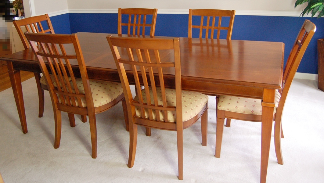 Thomasville Cherry Finish Dining Room Table and Chairs