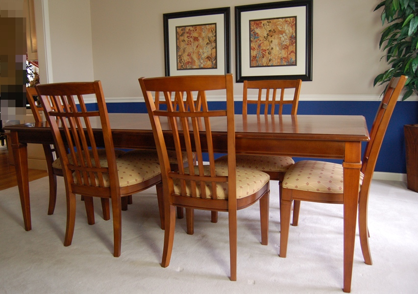 Thomasville Cherry Finish Dining Room Table and Chairs