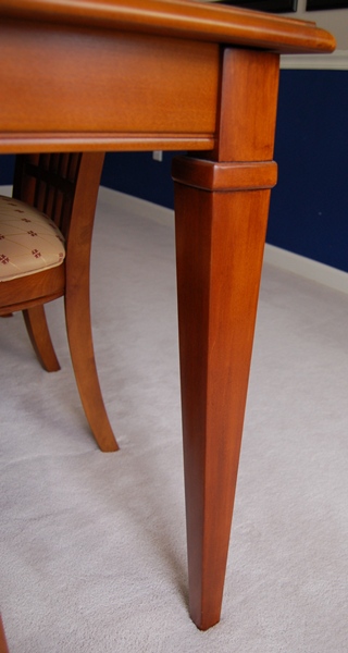 Thomasville Cherry Finish Dining Room Table and Chairs