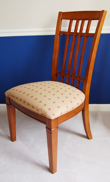 Thomasville Cherry Finish Dining Room Table and Chairs