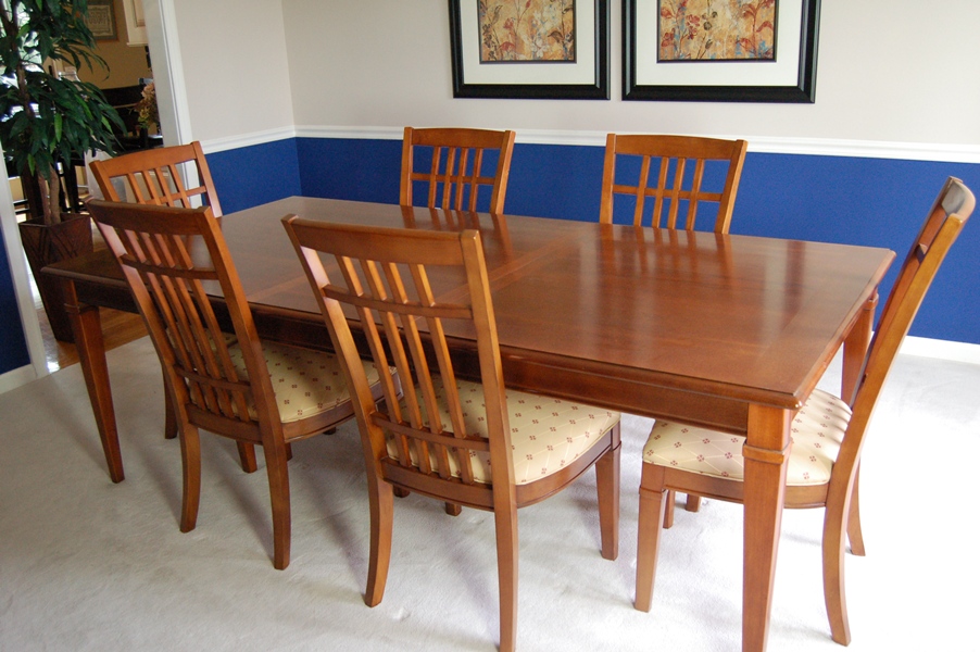Thomasville Cherry Finish Dining Room Table and Chairs